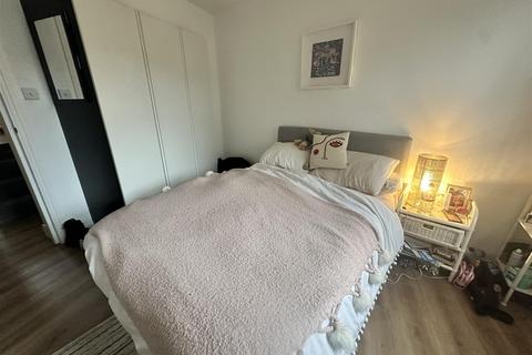 2 bedroom flat to rent, Balls Pond, London
