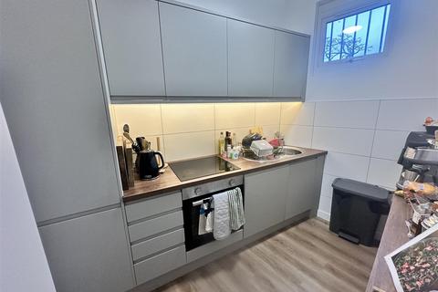 2 bedroom flat to rent, Balls Pond, London