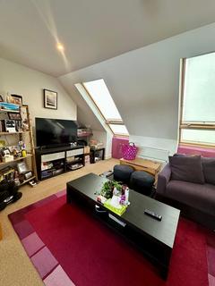 2 bedroom flat to rent, Woodfield Road, Leigh-on-Sea SS9