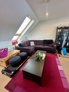 2 bedroom flat to rent, Woodfield Road, Leigh-on-Sea SS9