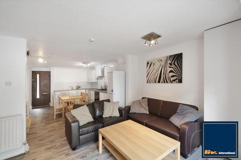 4 bedroom house to rent, Cheryls Close, London SW6