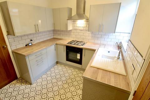 2 bedroom terraced house to rent, Elm Grove, Hull