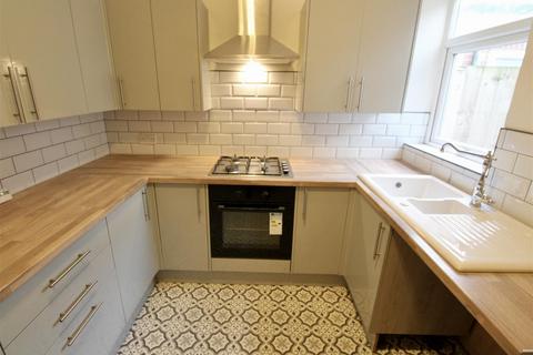 2 bedroom terraced house to rent, Elm Grove, Hull