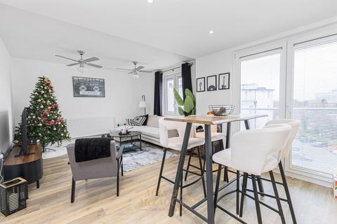 2 bedroom flat for sale, West Green Drive, Crawley RH11