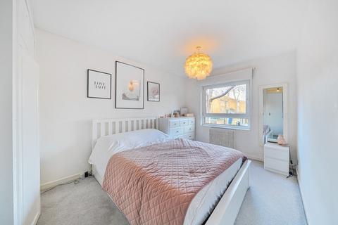2 bedroom flat for sale, Bartholomew Close, London, SW18