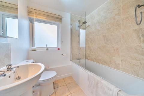 2 bedroom flat for sale, Bartholomew Close, London, SW18