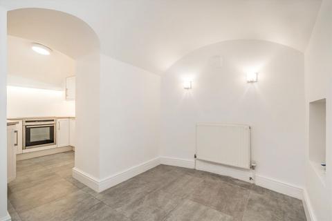 2 bedroom flat for sale, Gloucester Street, London SW1V