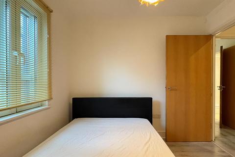 2 bedroom property to rent, Capulet Square, London