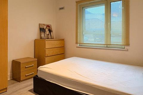 2 bedroom property to rent, Capulet Square, London