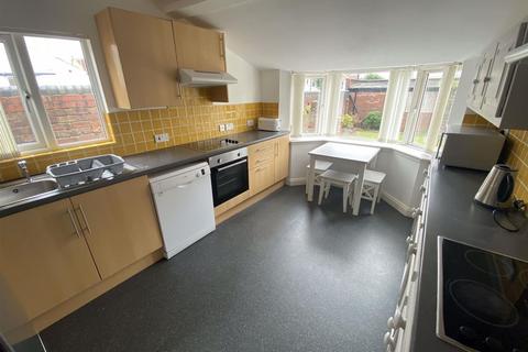 7 bedroom house to rent, Gloucester Road, Horfield, BS7