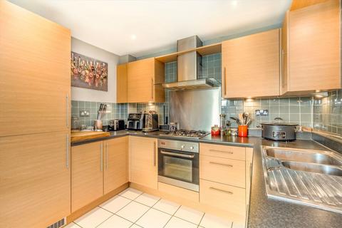 2 bedroom flat for sale, Scott Avenue, London SW15