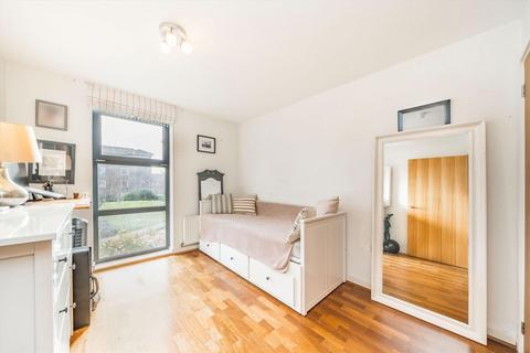 2 bedroom flat for sale, Scott Avenue, London SW15