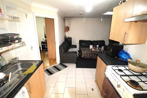 2 bedroom apartment to rent, Monmouth Road, Hayes UB3