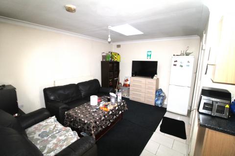 2 bedroom apartment to rent, Monmouth Road, Hayes UB3