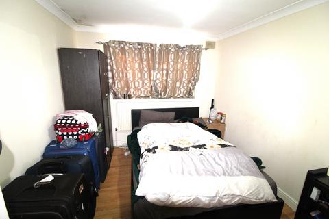 2 bedroom apartment to rent, Monmouth Road, Hayes UB3