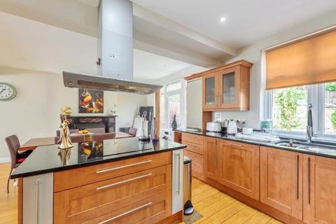 4 bedroom detached house to rent, Dollis Hill Avenue, NW2