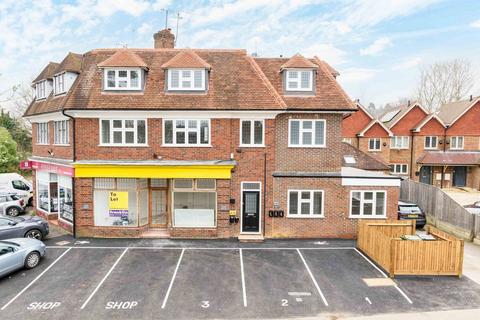 1 bedroom flat to rent - Cobham Way. East Horsley