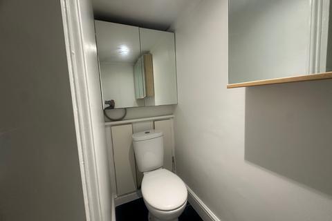 2 bedroom flat to rent, Broadhurst Gardens, West Hampstead, London NW6
