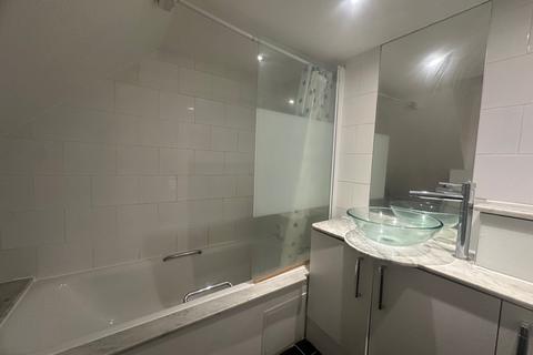 2 bedroom flat to rent, Broadhurst Gardens, West Hampstead, London NW6