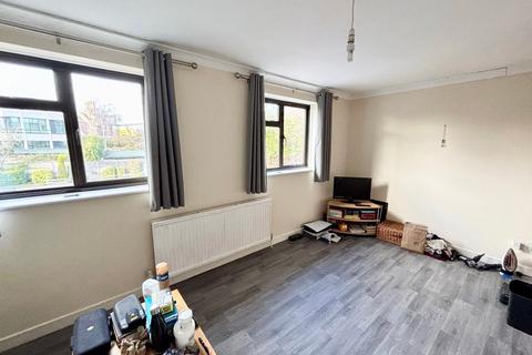 undefined, Surrey, STAINES-UPON-THAMES, TW18