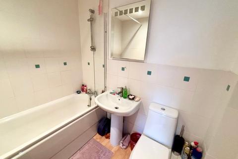 undefined, Surrey, STAINES-UPON-THAMES, TW18