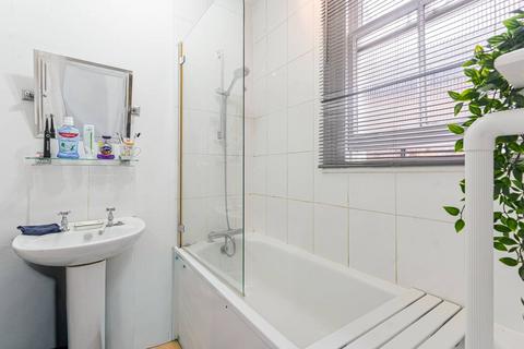 2 bedroom flat for sale, Breer Street, South Park, London, SW6