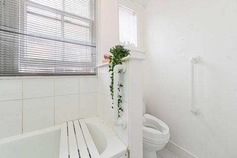 2 bedroom flat for sale, Breer Street, South Park, London, SW6
