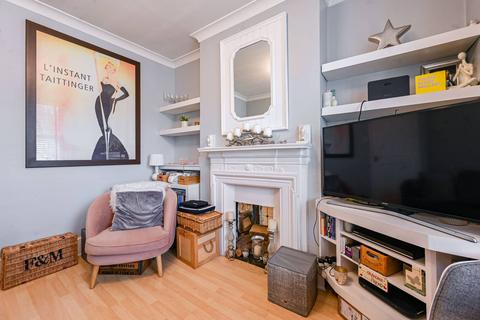 2 bedroom flat for sale, Breer Street, South Park, London, SW6