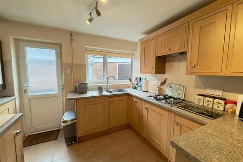 3 bedroom detached bungalow for sale, Andrews Close, Fleet GU52