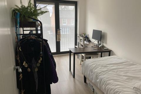 2 bedroom flat to rent, Updown Hill, Windlesham
