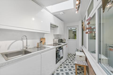 1 bedroom property to rent, Churston Drive, Morden SM4
