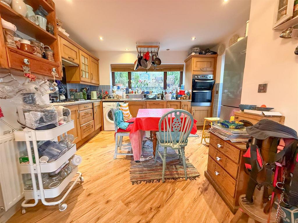 Open plan lounge, kitchen and dining room