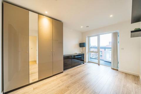 3 bedroom flat for sale, Wilkinson Close, London NW2