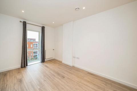 3 bedroom flat for sale, Wilkinson Close, London NW2