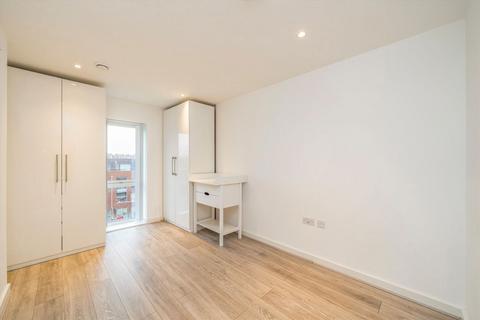 3 bedroom flat for sale, Wilkinson Close, London NW2