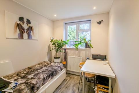 2 bedroom maisonette for sale, Ankerdine Crescent, Shooters Hill, London, SE18