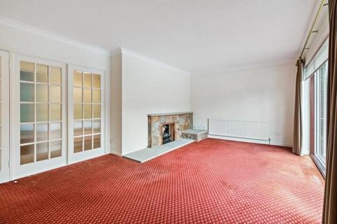 3 bedroom bungalow to rent, Little Hill, Chorleywood WD3