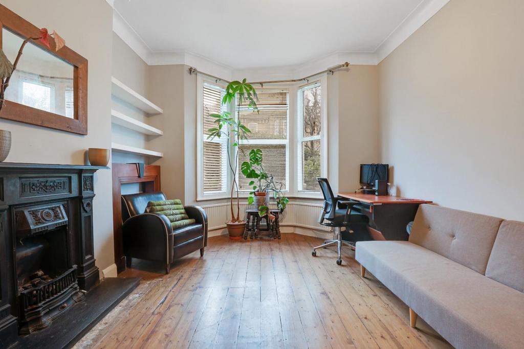 05-1802 JHProp World - 125 Venner Road - 4.jpg