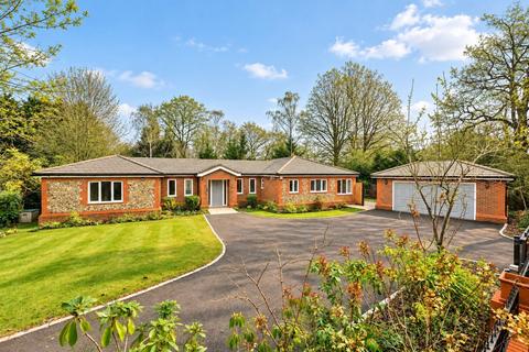 4 bedroom detached bungalow for sale, Water Lane, Godstone RH9