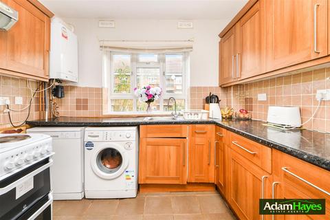 3 bedroom apartment for sale, Elmshurst Crescent, London N2