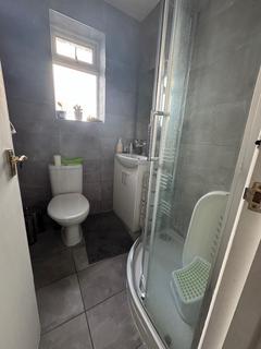 2 bedroom house to rent, Woodstock Way, Mitcham, CR4