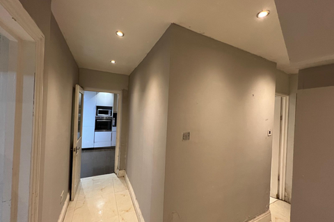 1 bedroom in a house share to rent, Norbury Avenue, Thornton Heath CR7