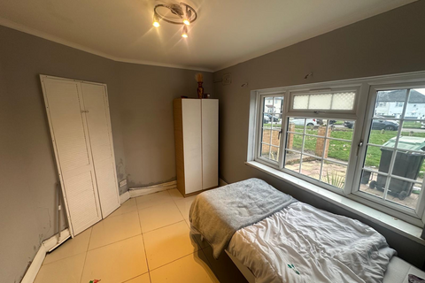 1 bedroom in a house share to rent, Norbury Avenue, Thornton Heath CR7