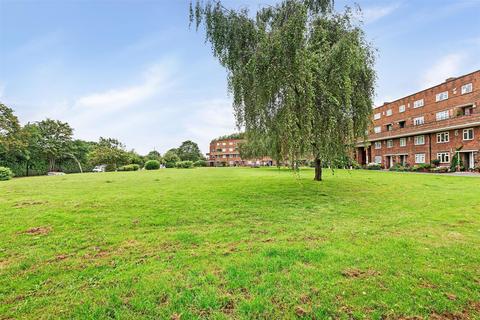 3 bedroom flat to rent - Windermere Court, Lonsdale Road, London