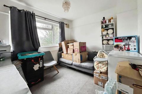 2 bedroom flat to rent, Downbank Avenue, Bexleyheath, DA7 6RT