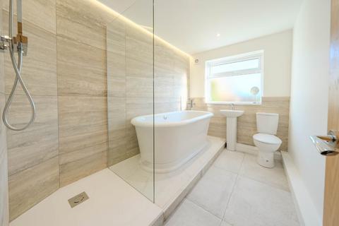 3 bedroom bungalow for sale, Smalewell Drive, Pudsey, West Yorkshire