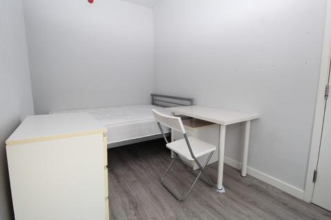 4 bedroom flat to rent, (26/27) Castle Boulevard, Nottingham NG7