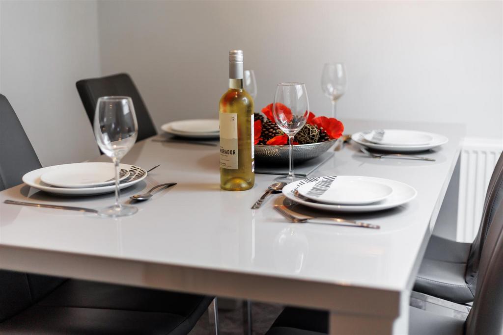Apt10 Gables19 Forest Road-6print.jpg