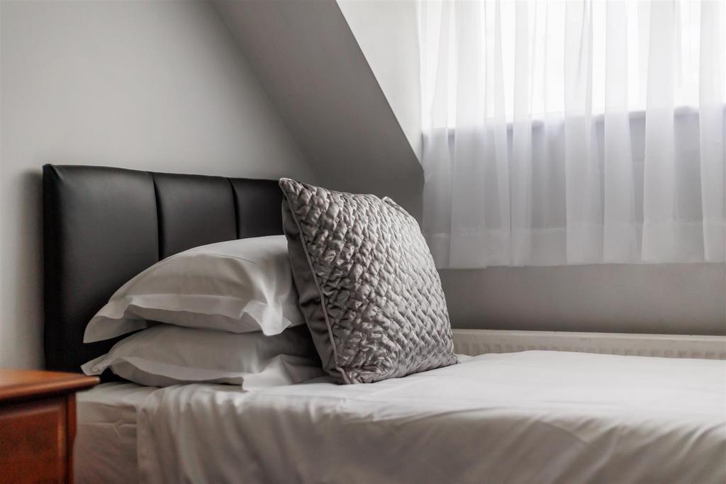 Apt10 Gables19 Forest Road-3print.jpg