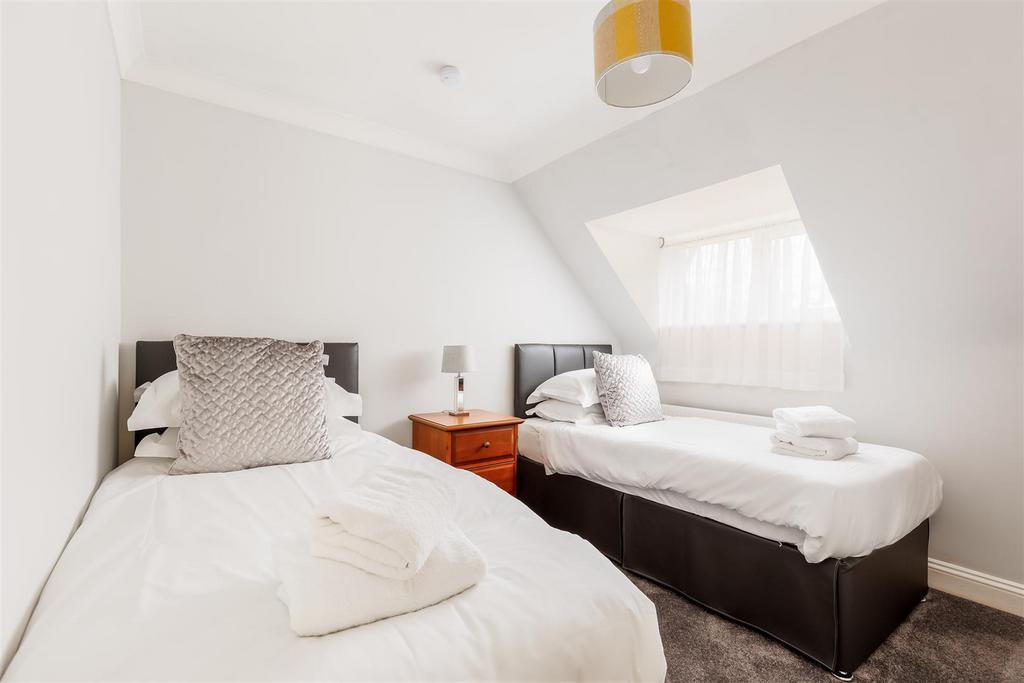 Apt10 Gables19 Forest Road-17print.jpg